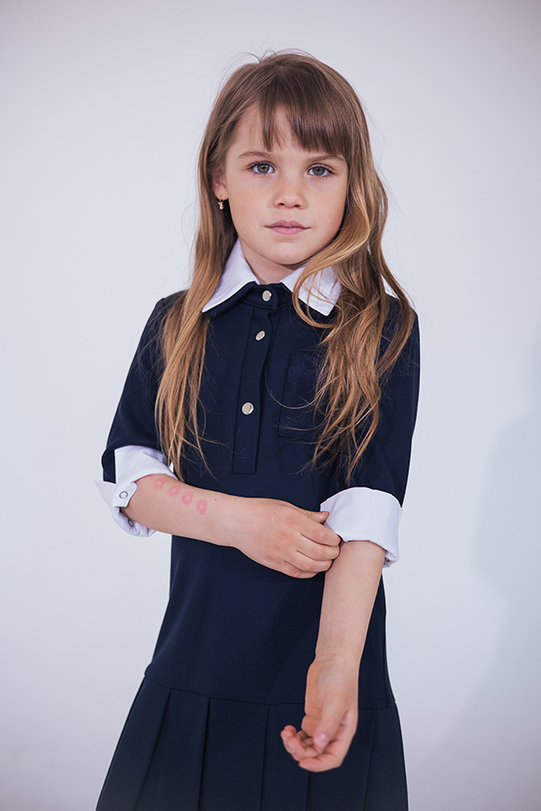 Синее школьное платье-поло с застежкой