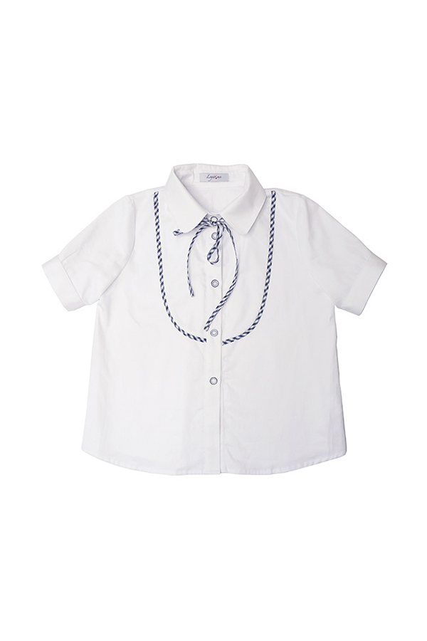 Белая школьная блузка с кокеткой на лифе и коротким рукавом