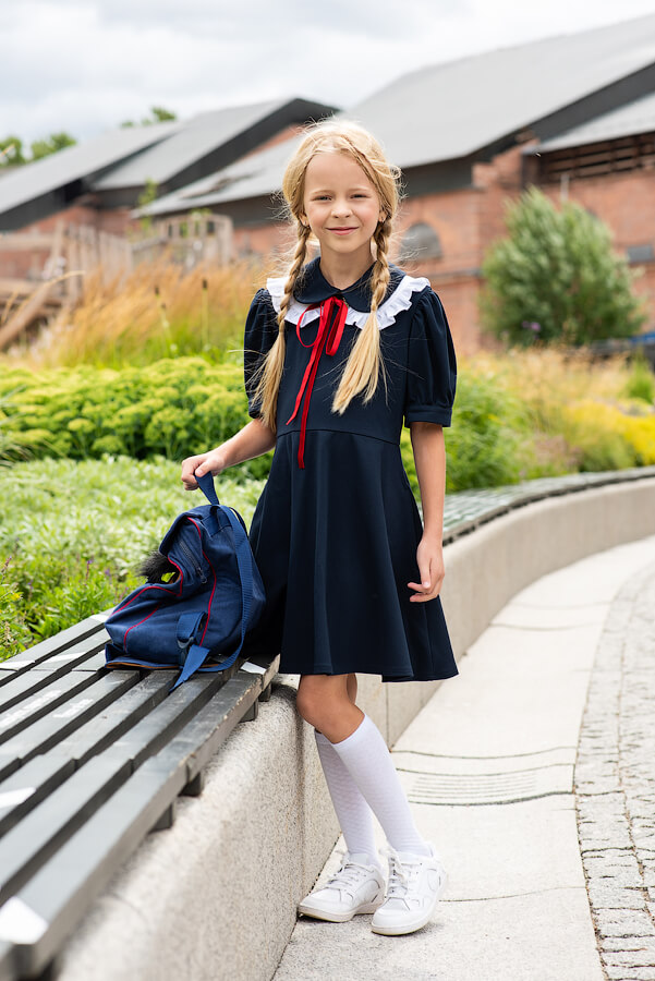 рукавами-фонариками и съемным воротником в комплекте