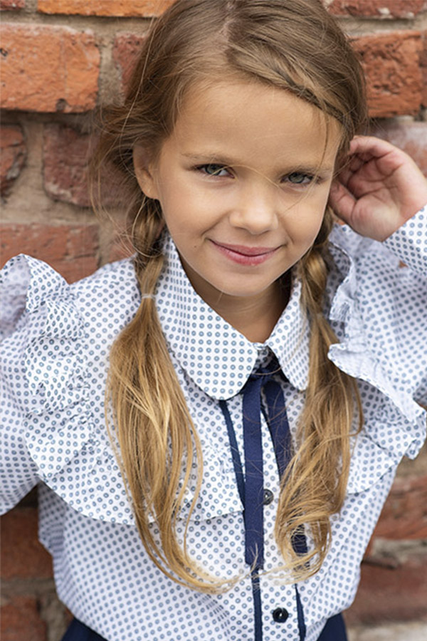 Белая школьная блузка с коротким рукавом