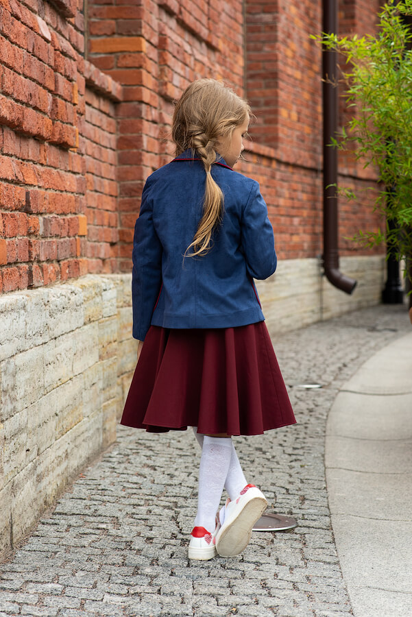 Синий замшевый школьный жакет с окантовками для девочки