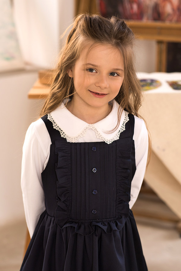 Трикотажная белая школьная блузка с кружевным воротничком