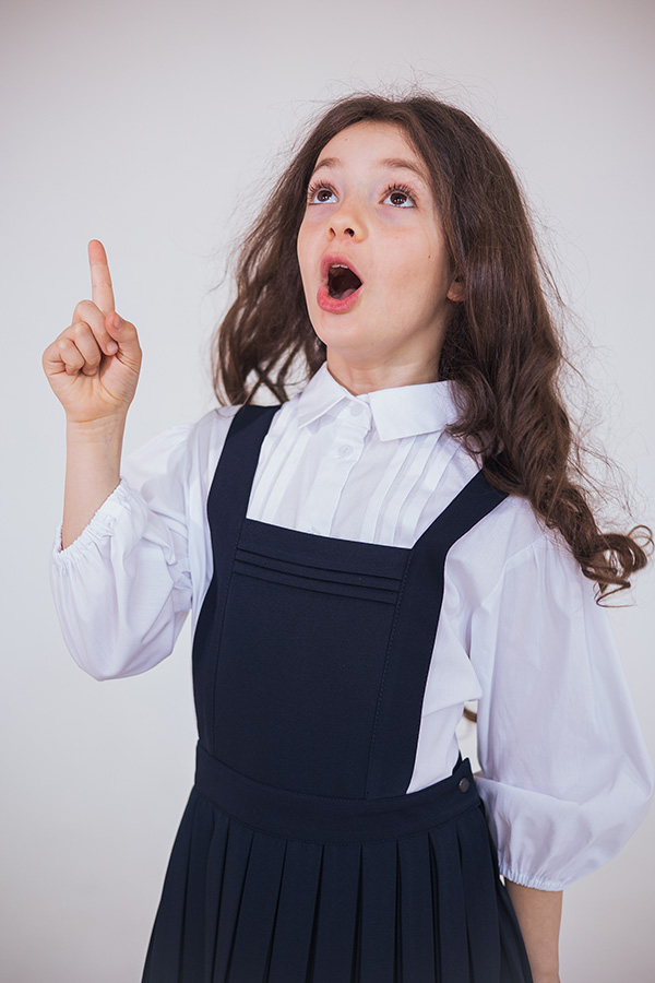 Белая школьная блузка с широкими складками на груди и рукавом "три четверти"