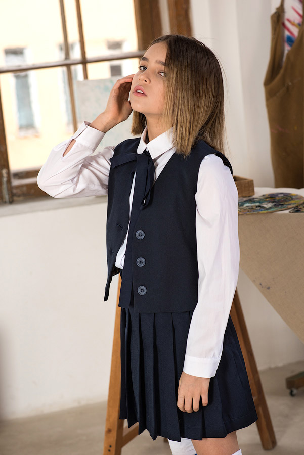 Синий школьный жилет для девочки