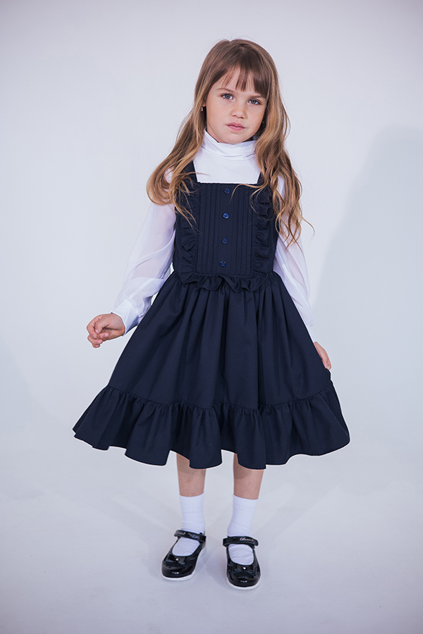 Синий школьный сарафан с пышной юбкой и декоративной кокеткой с защипами на груди