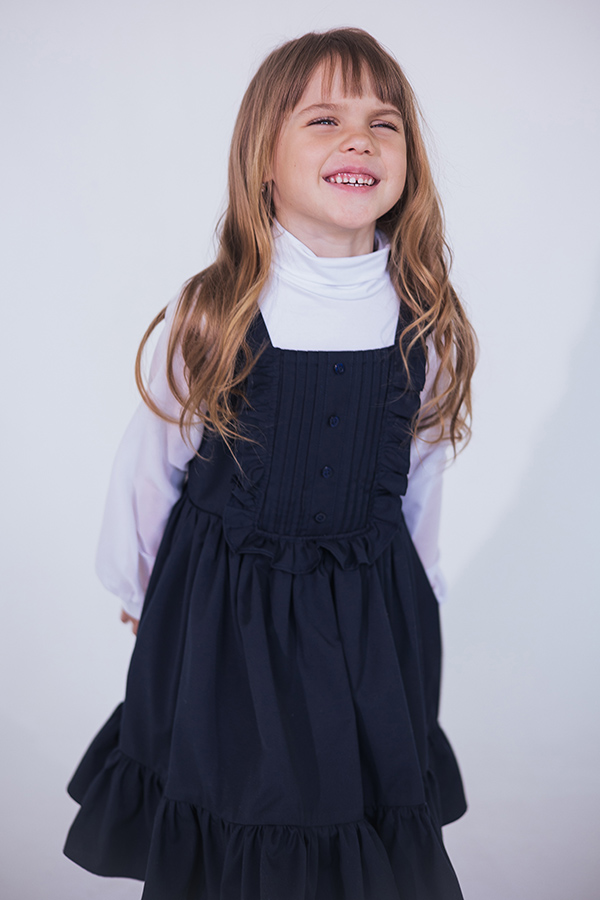 Синий школьный сарафан с пышной юбкой и декоративной кокеткой с защипами на груди