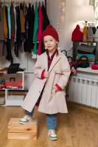 Детский плащ-тренч оливково-бежевый с кокетками