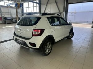 Renault Sandero 2018 Stepway 1.6 MT (82 л.с.) Stepway Drive c пробегом - фото 2