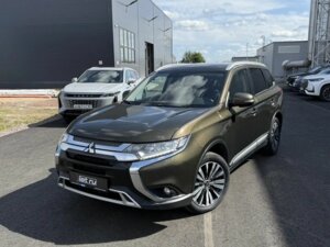Mitsubishi Outlander 2018 2.0 CVT (146 л.с.) 4WD Intense c пробегом - фото 1