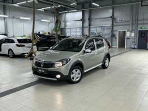 Renault Sandero 2014 Stepway 1.6 MT (84 л.с.) Stepway c пробегом - фото 1