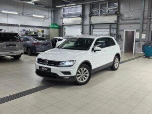 Volkswagen Tiguan 2018 2.0 AMT (180 л.с.) 4WD Comfortline c пробегом - фото 1