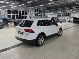 Volkswagen Tiguan 2018 2.0 AMT (180 л.с.) 4WD Comfortline c пробегом - фото 2