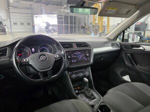 Volkswagen Tiguan 2018 2.0 AMT (180 л.с.) 4WD Comfortline c пробегом - фото 3