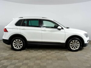 Volkswagen Tiguan 2018 2.0 AMT (180 л.с.) 4WD Comfortline c пробегом - фото 4