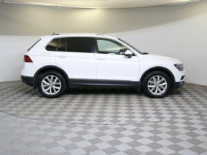 Volkswagen Tiguan 2018 2.0 AMT (180 л.с.) 4WD Comfortline c пробегом - фото 4