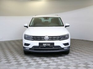 Volkswagen Tiguan 2017 2.0 AMT (180 л.с.) 4WD Highline c пробегом - фото 2