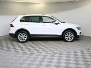 Volkswagen Tiguan 2017 2.0 AMT (180 л.с.) 4WD Highline c пробегом - фото 4