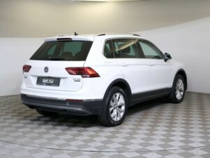 Volkswagen Tiguan 2017 2.0 AMT (180 л.с.) 4WD Highline c пробегом - фото 5