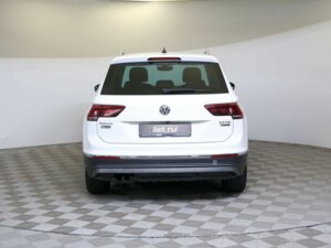 Volkswagen Tiguan 2017 2.0 AMT (180 л.с.) 4WD Highline c пробегом - фото 6