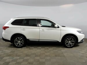 Mitsubishi Outlander 2015 2.0 CVT (146 л.с.) 4WD Instyle 2017 c пробегом - фото 4