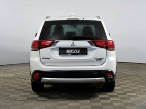 Mitsubishi Outlander 2015 2.0 CVT (146 л.с.) 4WD Instyle 2017 c пробегом - фото 6