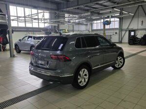 Volkswagen Tiguan 2021 2.0 AMT (180 л.с.) 4WD Exclusive c пробегом - фото 2