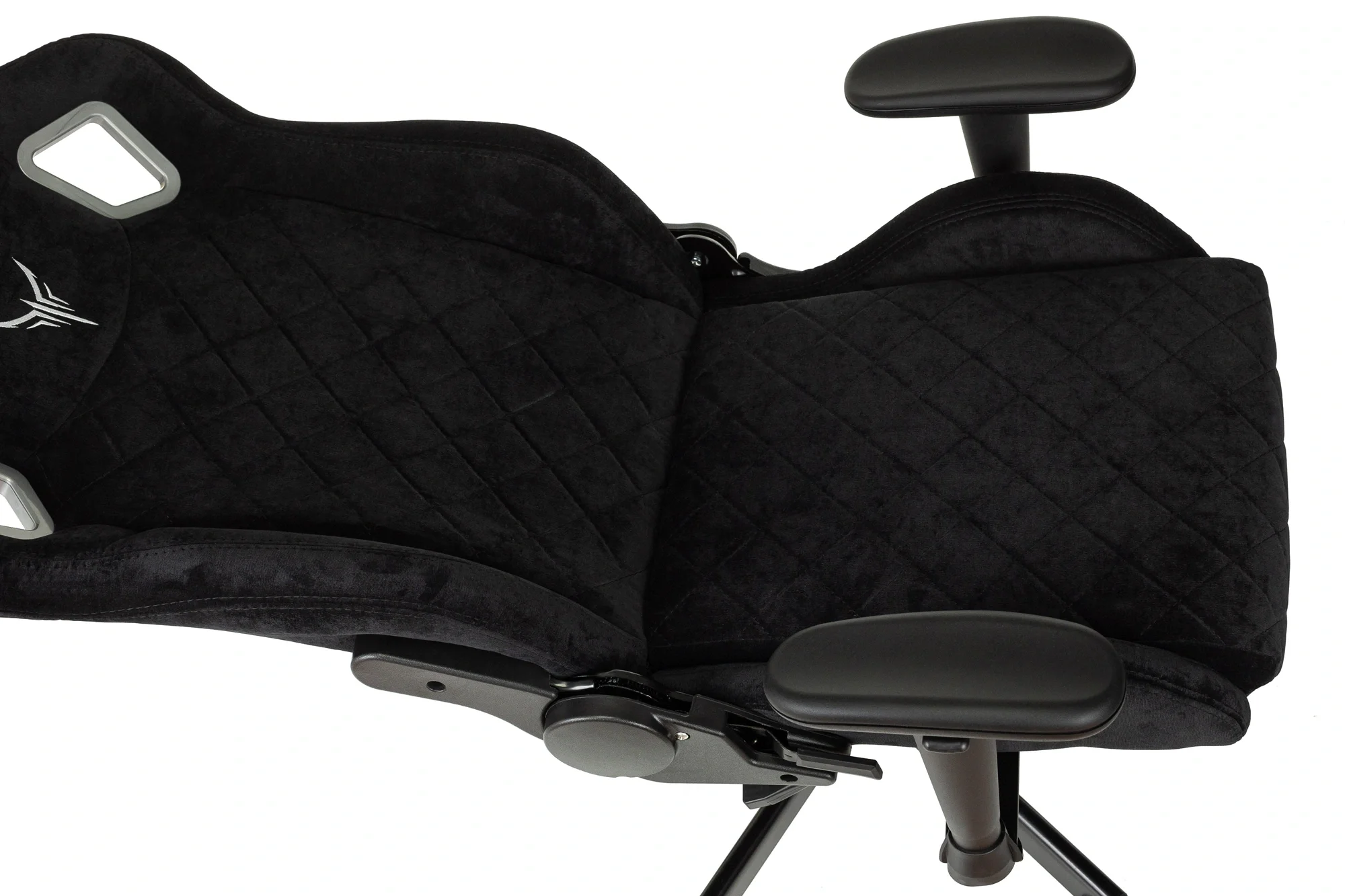 Кресло игровое Knight Outrider LTD черный Light-20 с подголов. крестов. металл