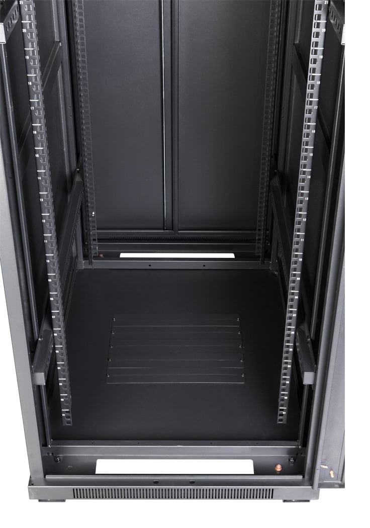 Шкаф коммутационный Lanmaster (TWT-CBB-42U-6X8-G1) напольный 42U 600x800мм пер.дв.стекл задн.дв.спл.стал.лист 2-хст. 2 бок.пан. 800кг черный IP20