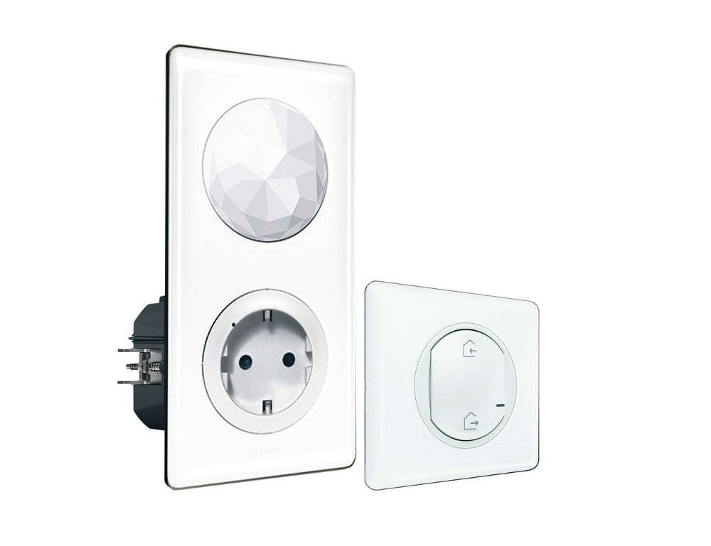 Стартовый пакет. [064820] Legrand [Celiane with NETATMO] Шлюз WiFi + умная розетка 2К+З 16А 230В + главный беспроводной выключатель "Я дома/Я вне дома". Цвет Белый