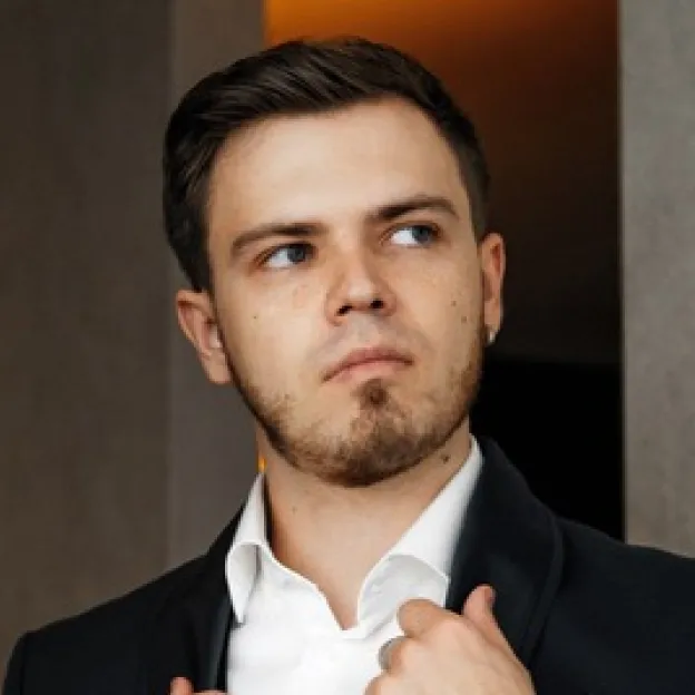 ПАВЕЛ ТАРАКАННИКОВ