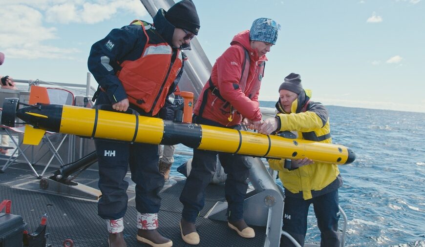 Взаимодействие человека и машины погружается под воду.
