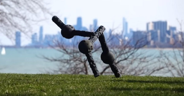 Инженеры сделали модульных роботов из шаров и палок. Они могут объединяться в более крупных роботов