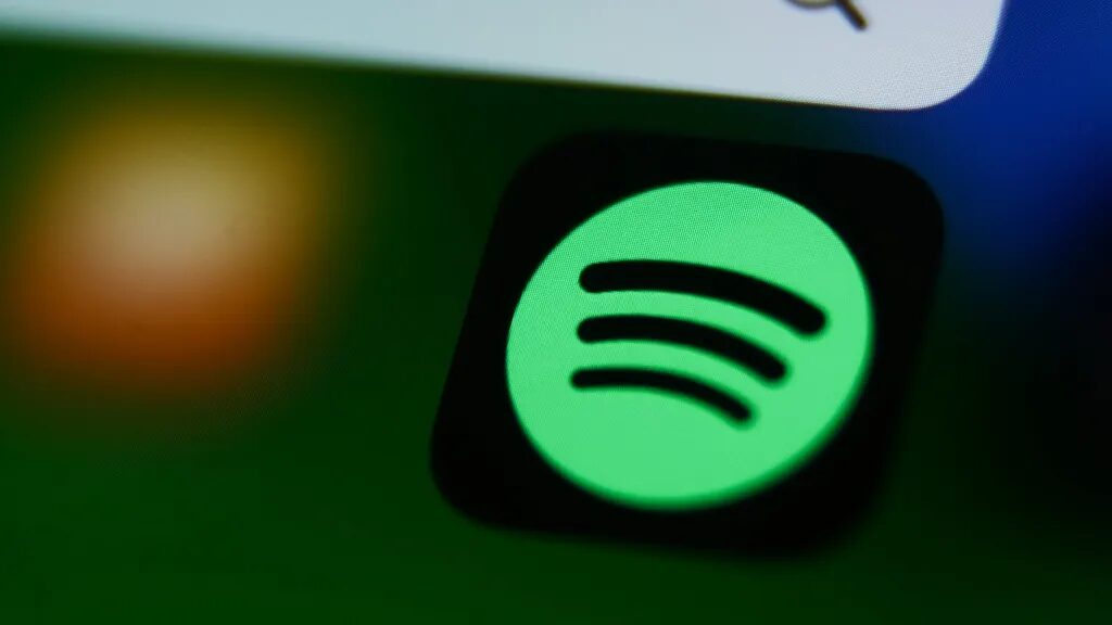 Spotify и Universal Music заключили соглашение, разрешающее использование созданных фанатами каверов и ремиксов, созданных с помощью ИИ. 12 Spotify и Universal Music заключили соглашение, разрешающее использование созданных фанатами каверов и ремиксов, созданных с помощью ИИ.