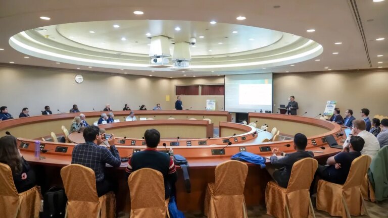 Общество IEEE помогает исследователям найти следующего корпоративного спонсора. 2 Общество IEEE помогает исследователям найти следующего корпоративного спонсора.