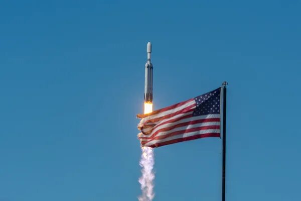 Искусственный интеллект SpaceX: что способствует звездам, а что угрожает НАСА?