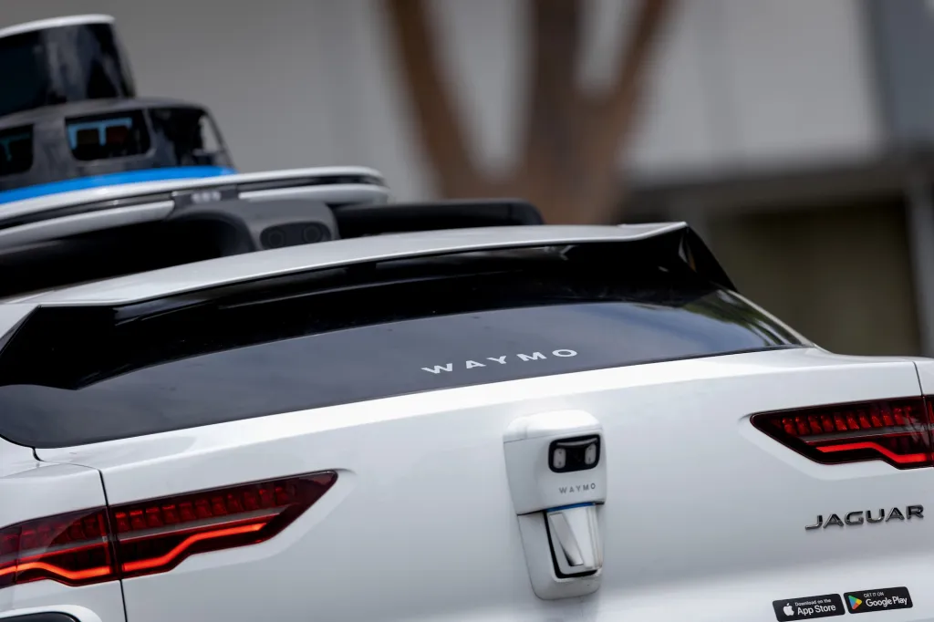 TechCrunch Mobility: проверка реальности роботакси