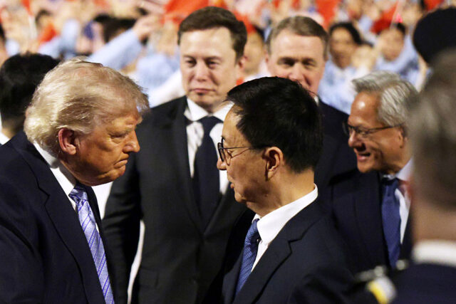 Трамп внезапно отменил церемонию подписания указа после того, как руководители ведущих компаний, занимающихся искусственным интеллектом, отказались на нее прийти.