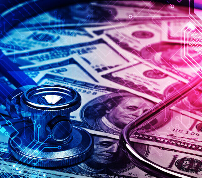 Стетоскоп на фоне долларовых купюр и цифровых технологий, символизирующих медицину и финансы.