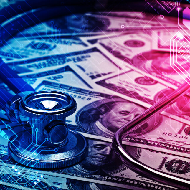 Стетоскоп на фоне долларовых купюр и цифровых технологий, символизирующих медицину и финансы.