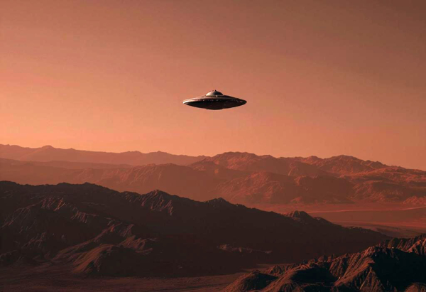 Летающая тарелка над пустынными горами на закате с красными оттенками неба.