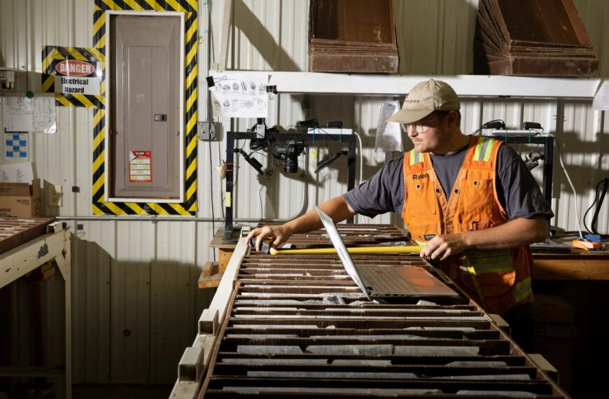 Загрузка: обучение человекоподобных роботов работниками, занятыми на временной основе, и улучшение показателей производительности ИИ.