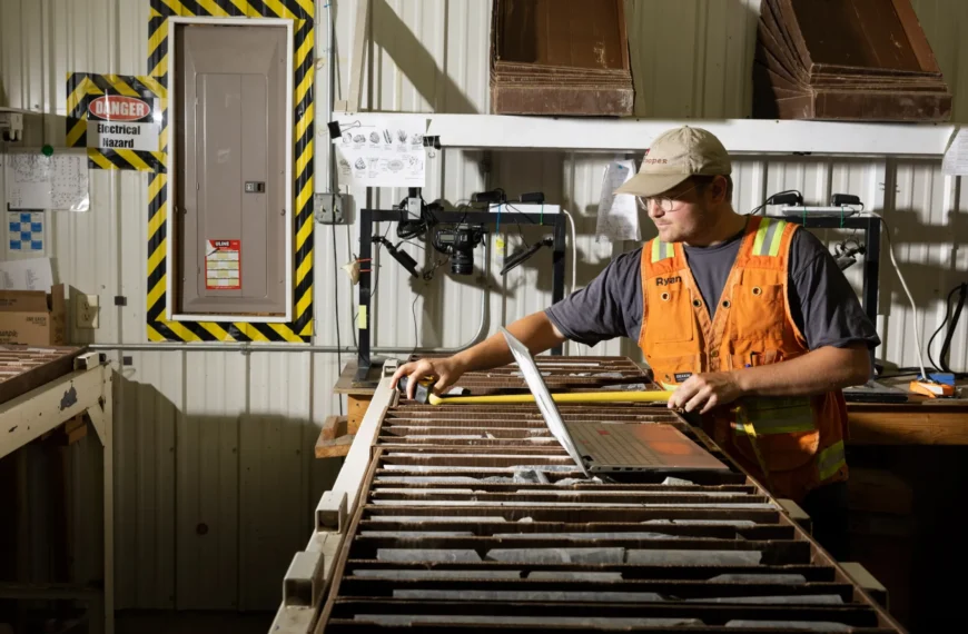 Загрузка: обучение человекоподобных роботов работниками, занятыми на временной основе, и улучшение показателей производительности ИИ.