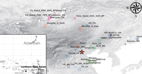 Карта древних поселений в Азии с обозначениями и компасом.