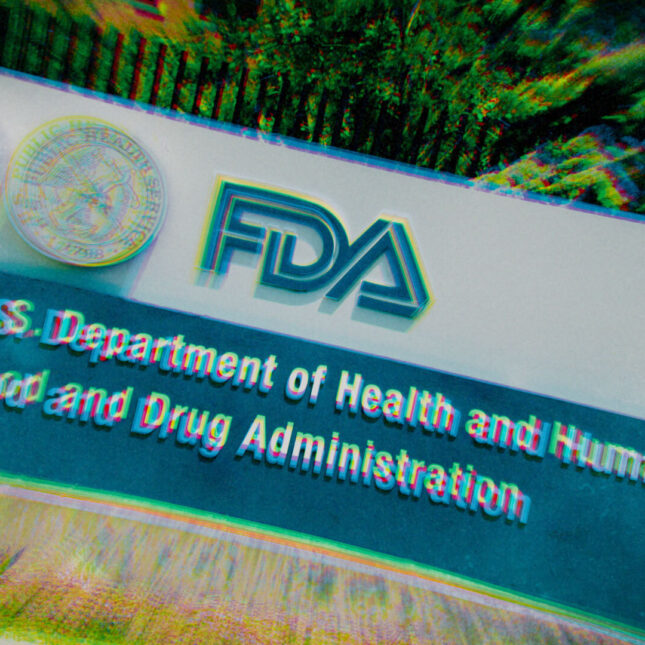 Знак FDA на здании, управление лекарствами и продуктами США, надписи с эффектом размытия.