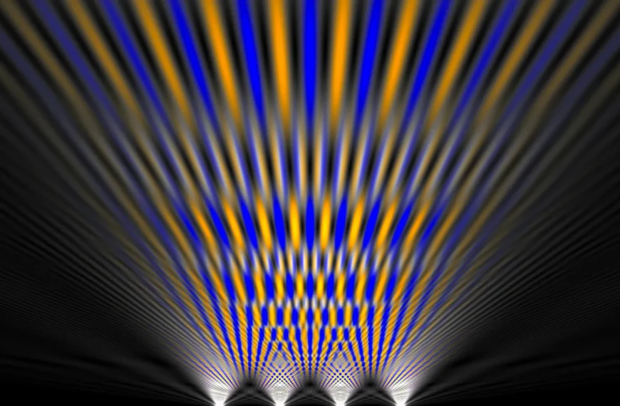 Абстрактные световые полосы синего и жёлтого цветов на чёрном фоне.