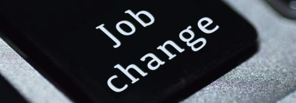 Клавиша клавиатуры с надписью "Job change" символизирует смену работы.