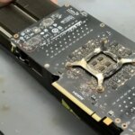 Видеокарта с системой охлаждения на столе, вид снизу.