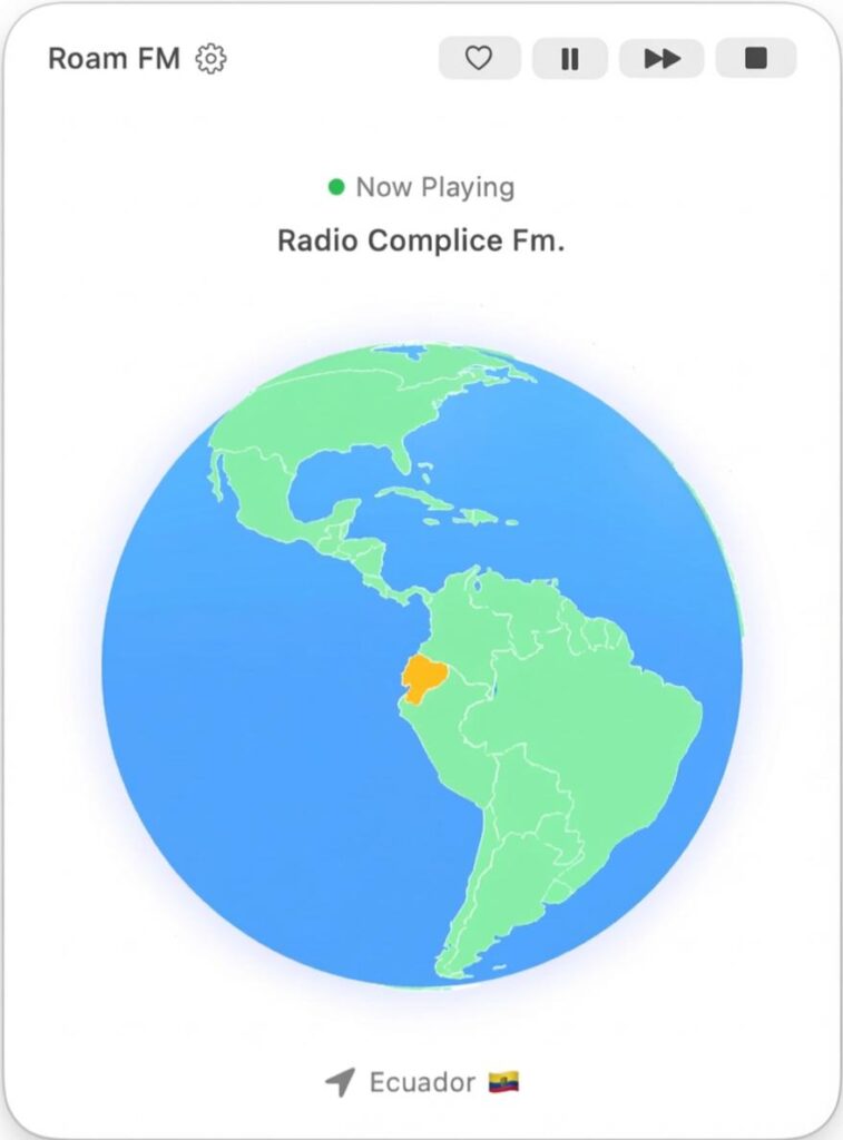 Карта Эквадора на фоне Земли, проигрывается Radio Complice FM.