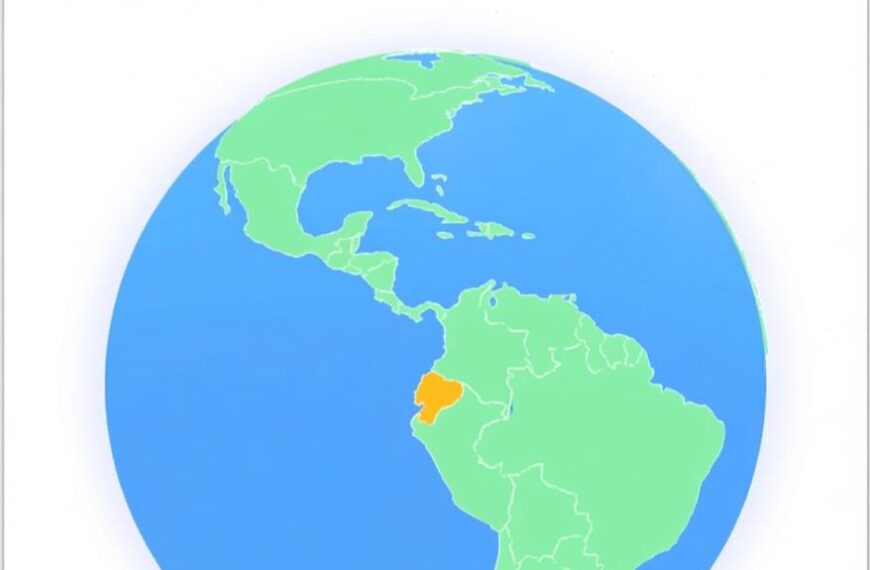 Карта Эквадора на фоне Земли, проигрывается Radio Complice FM.