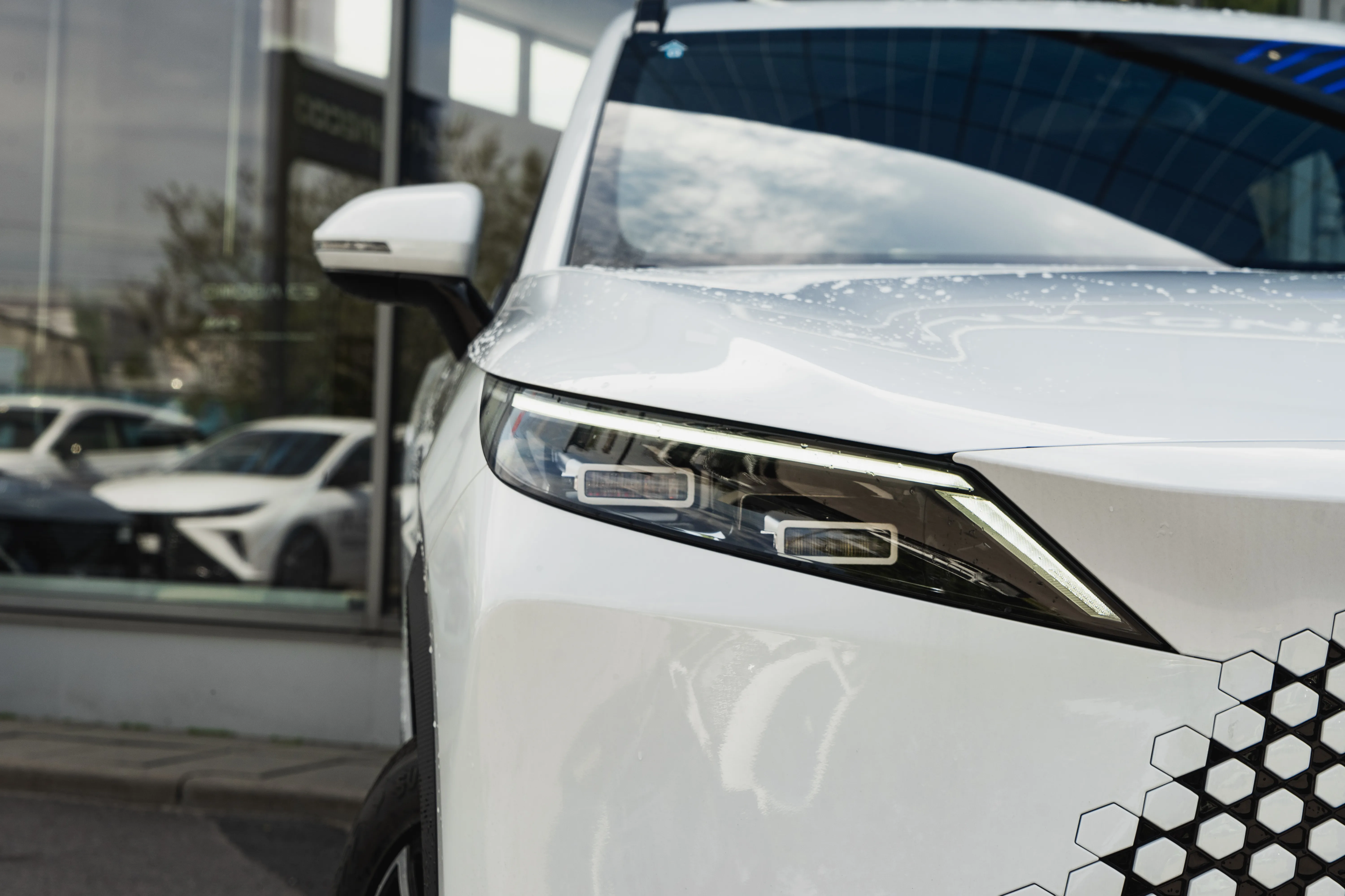 кроссовер omoda